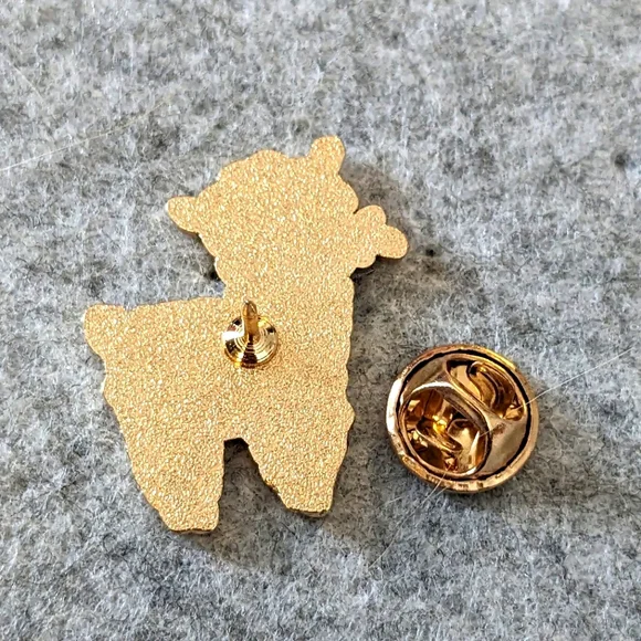 🦙 Cute Alpaca Pin - Picture 2 of 4